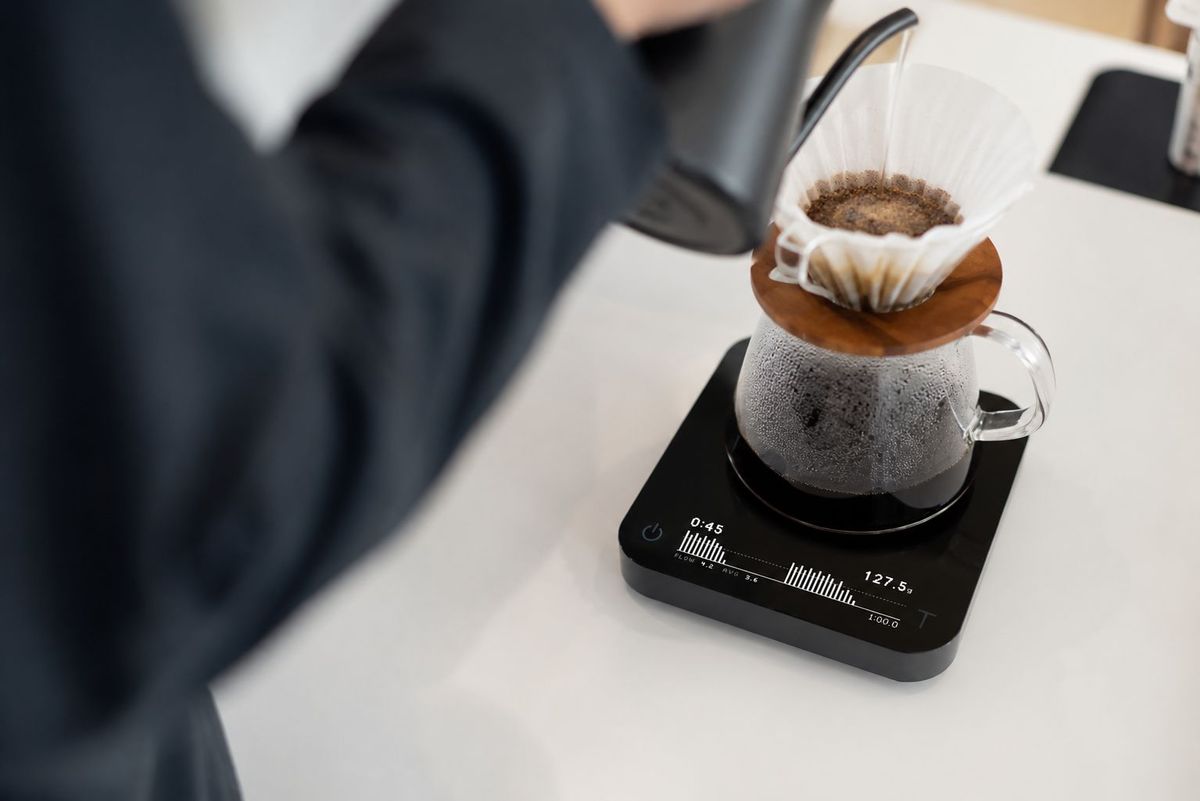Pour over brewing on Onyx